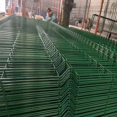3D gebogen gaas hek staal paneel V vouw PVC bedekt gelast gaas paneel