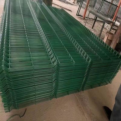 Eco-vriendelijk 3d gebogen hek gelast gaaspaneel voor boerderij / snelweg / sport