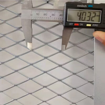 SS304/316 Diamanten uitgebreide metaalmaasplaten voor buitenzuren en beschermende barrières