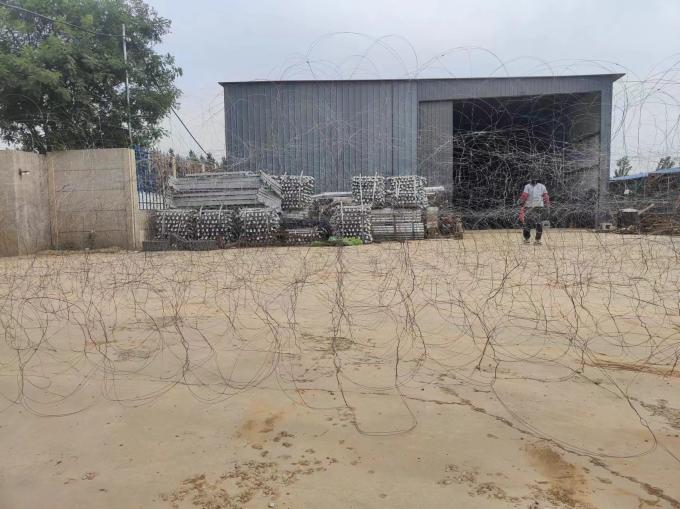 Tank Anti Mesh Barrier Metal Mesh Onopvallend gegalvaniseerd staaldraad hekken 0